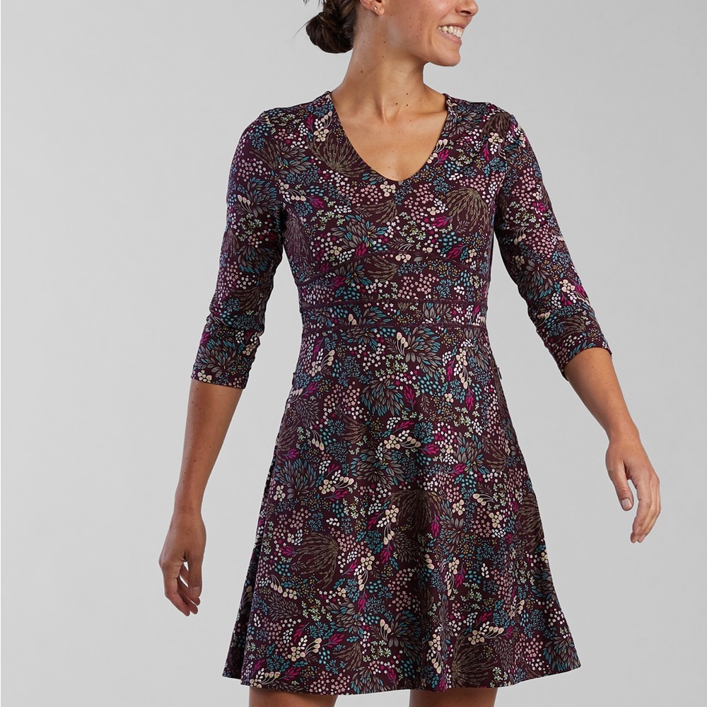 Title nine dream dress, great condition! Super soft and stretchy, has pockets.